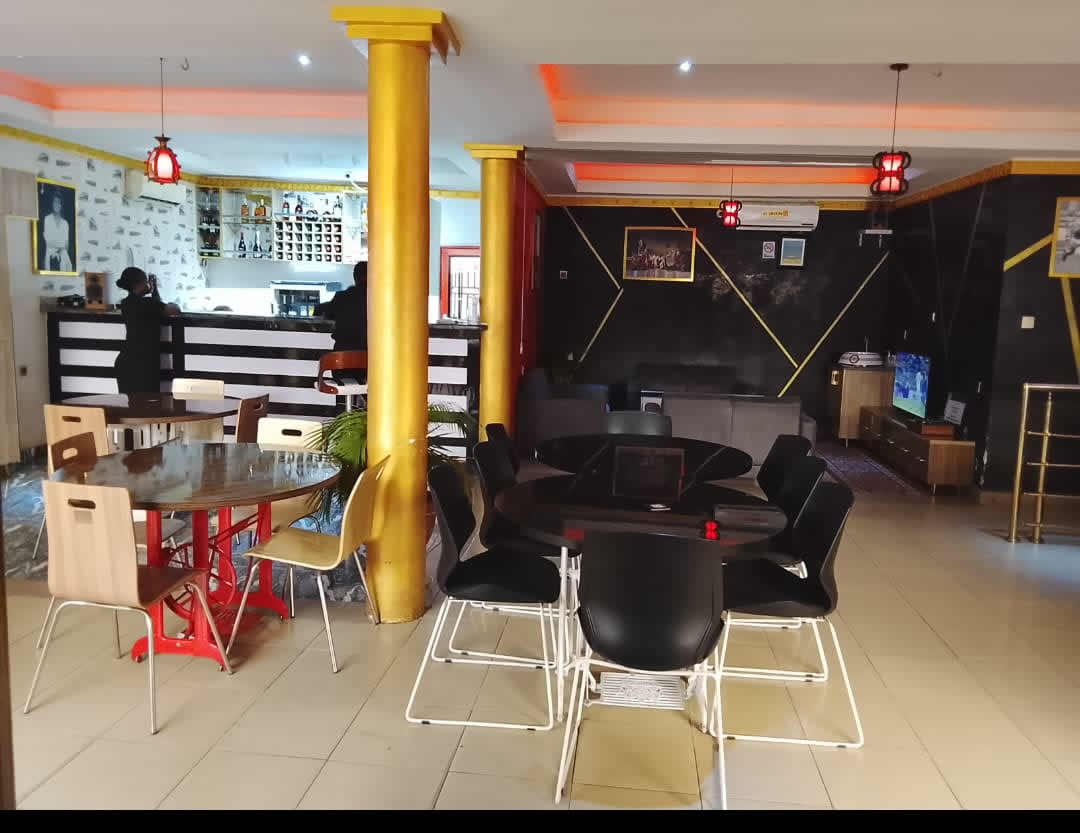 Restaurant dining experience at Tilapia & Tinz Port Harcourt